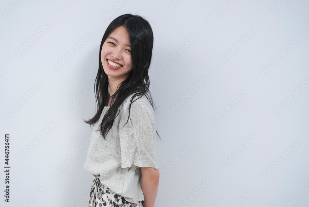 カジュアルファッションの女性 カジュアルファッションの女性