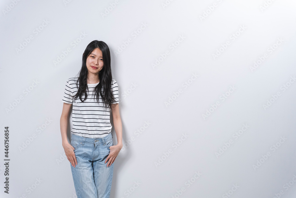 カジュアルファッションの女性 カジュアルファッションの女性