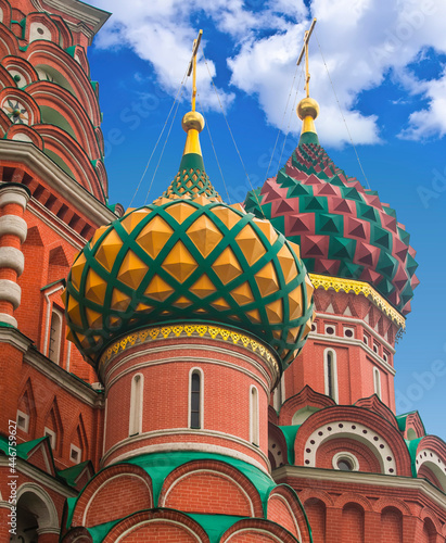 Canvas Print st. basil's cathedral with domes in moscow historical value