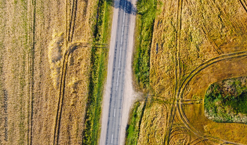 Foto A view from a height of a landscape with fields and a road