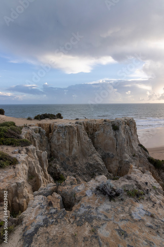 unas vistas de la bella playa de Mazagon, situada en la provincia de Huelva, España. Con sus acantilados , pinos, dunas , vegetacion verde y un cielo con nubes. Atardeceres preciosos © mialcas