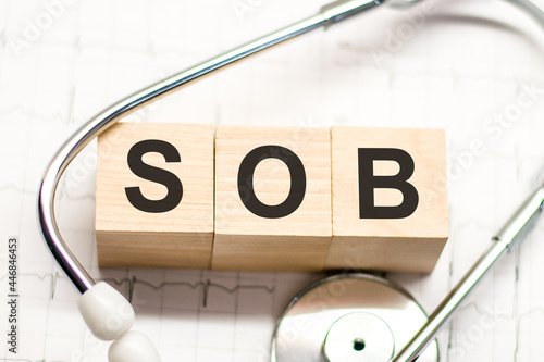 Billede på lærred sob word written on wooden blocks and stethoscope on light white background