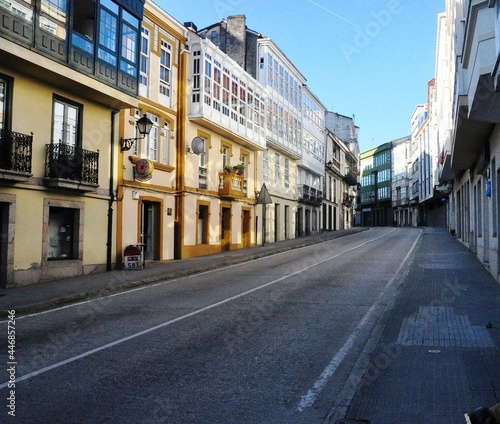 Carretera Nacional sexta N-VI a su paso por la localidad de Betanzos en Galicia