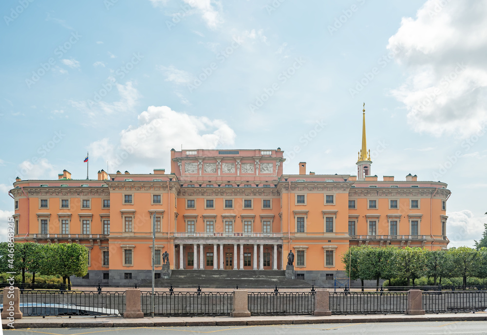 Obraz premium Mikhailovsky Castle in St. Petersburg