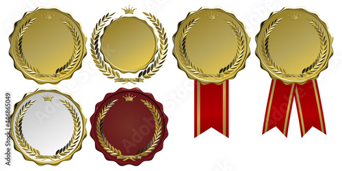 エンブレム 黄金の月桂樹と王冠の波型メダル
