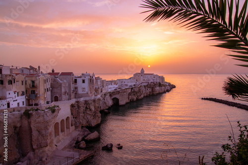 Schilderij op canvas scenic sunset view over historic old town and church of San Francesco, Vieste, G