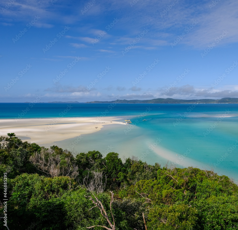 The turquoise sea and soft, white sand of Hill Inlet, Whitsunday Island.
