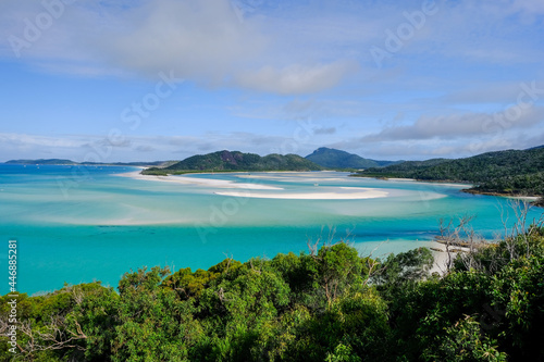 The beautiful white sand and turquoise water of Hill Inlet, Whitsunday Island.