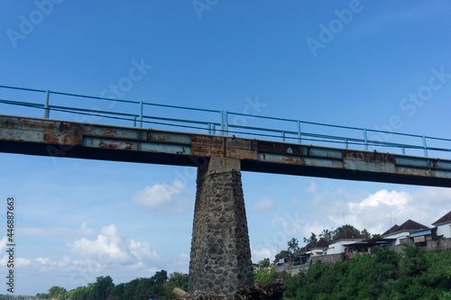 View from below of a small bridge over Yeh Unda dam in Klungkung, Bali © adhes
