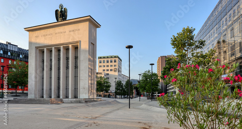 Fototapeta Naklejka Na Ścianę i Meble -  Landhausplatz Innsbruck