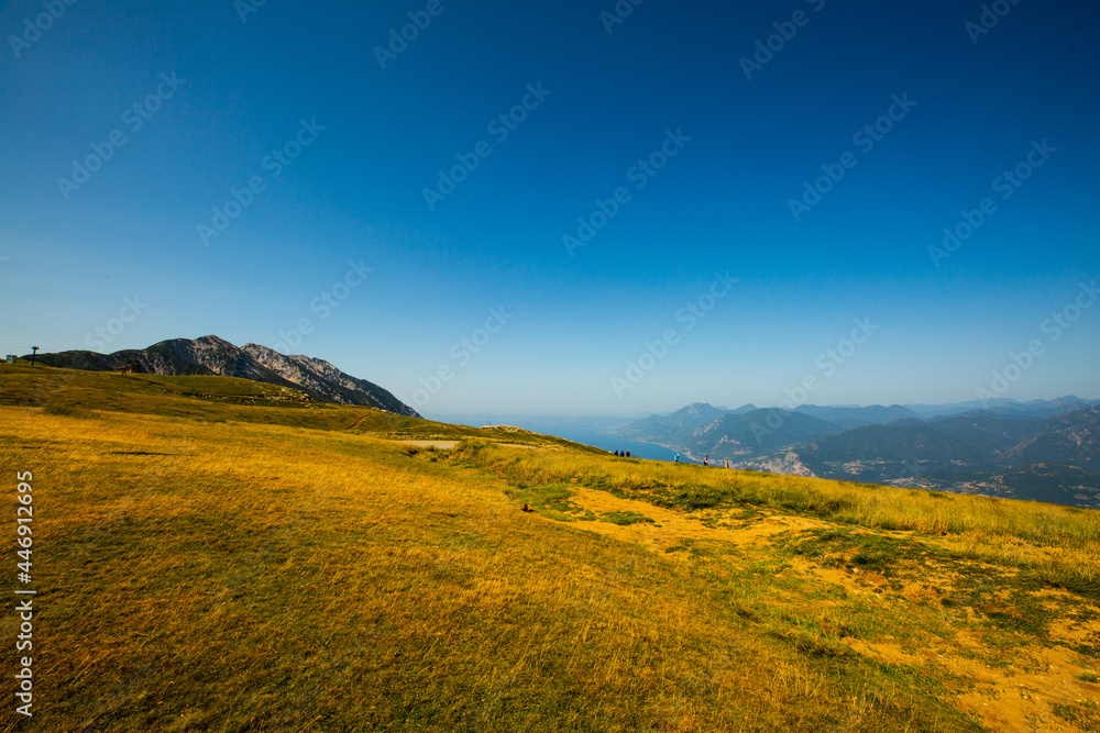 Fototapeta premium Aussicht vom Monte Baldo auf den Gardasee