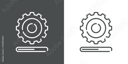 Actualiza el progreso del sistema. Proceso de carga. Engranaje con barra de estado con lineas en fondo gris y fondo blanco