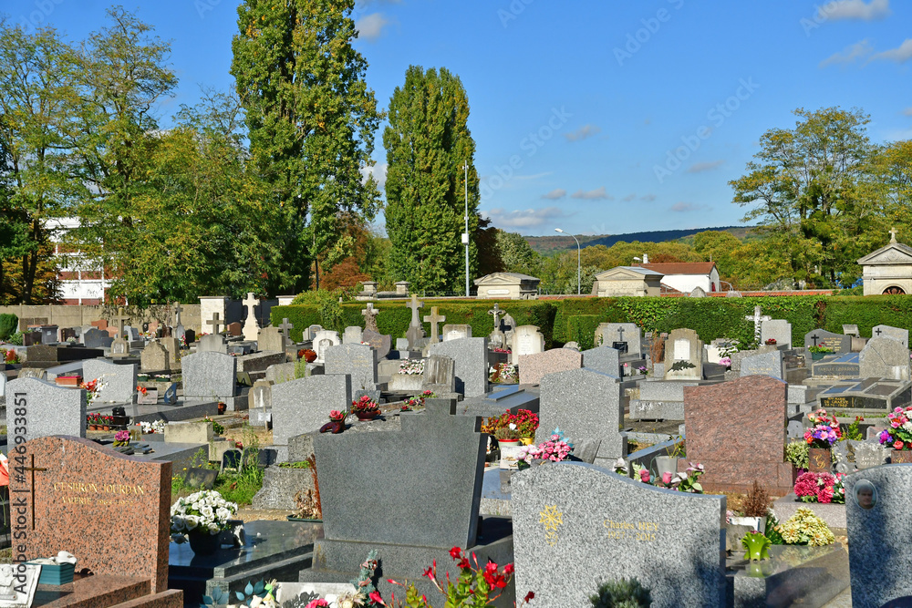 Verneuil sur Seine, France - october 13 2017 : cemetery