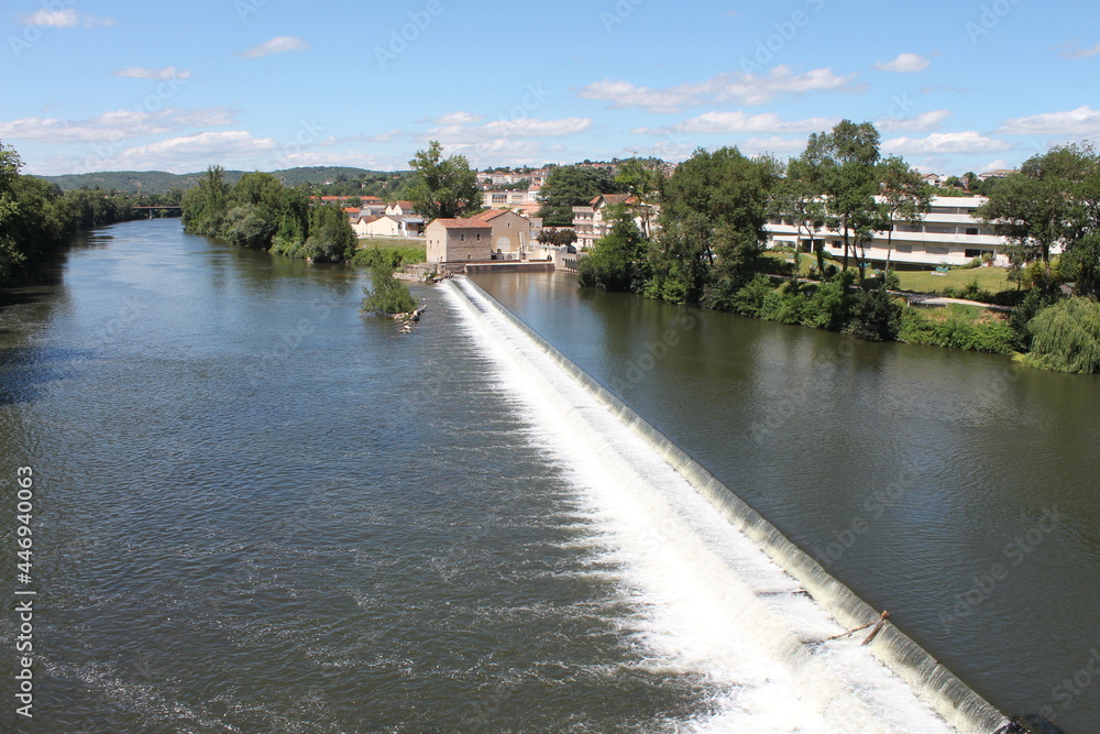 Fototapeta premium Cahors, cascade sur le Lot au Pont de Valentré