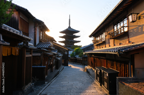 京都市 夕暮れ時の八坂の塔
