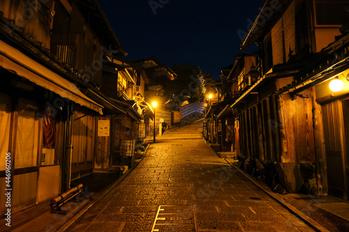 京都市 夜の二寧坂（二年坂）