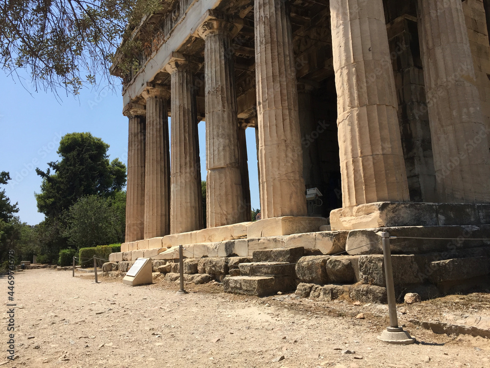 Φωτογραφία The Temple of Hephaestus or Hephaisteion, a well-preserved Greek temple that remains standing largely intact