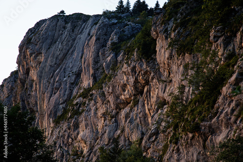 Randonnée en montagne, le soir, dans le Vercors au dessus de Grenoble au Col de l'Arc