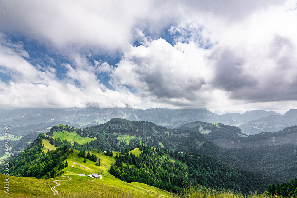 Alpsteinmassiv mit Säntis in den Wolken, Schweiz