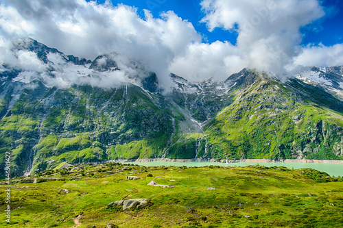 Wandern durch die Schweizer Alpen