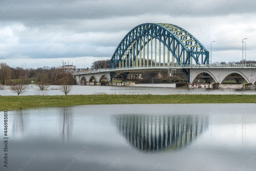Obraz premium River IJssel bij Zwolle, Overijssel province, The Netherlands