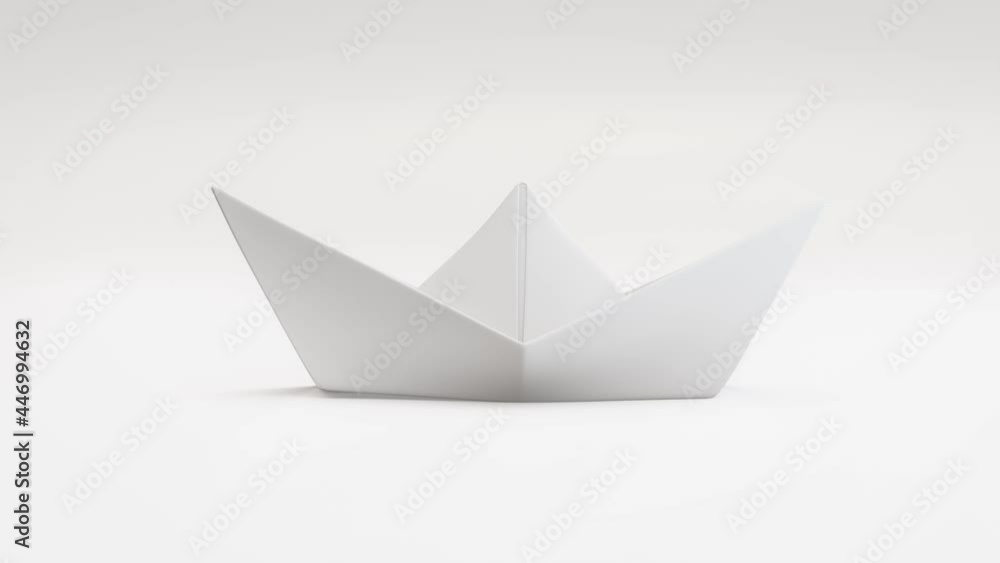 Papierboot segelt durch die Kamera - Konzept Bewegung, Einsamkeit Papierboot segelt durch die Kamera - Konzept Bewegung, Einsamkeit