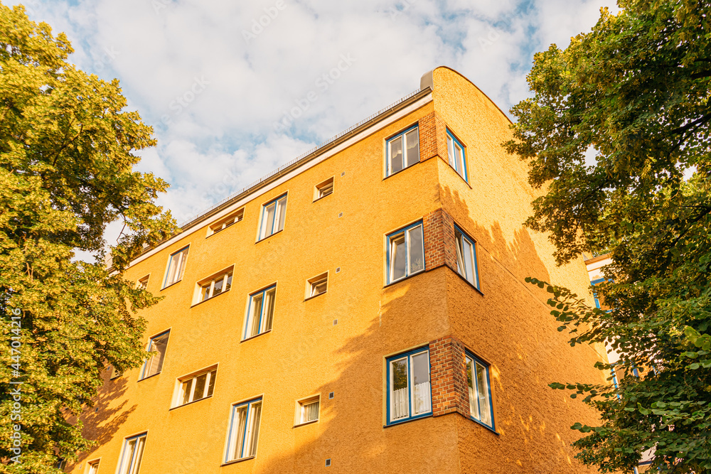 Fototapeta premium orange apartment house at prenzlauer berg, berlin