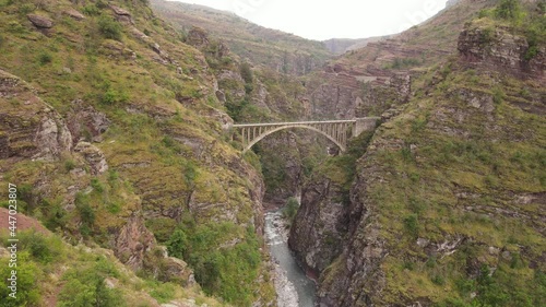pont de la Mariée dans les Gorges de Daluis en été - Guillaumes
