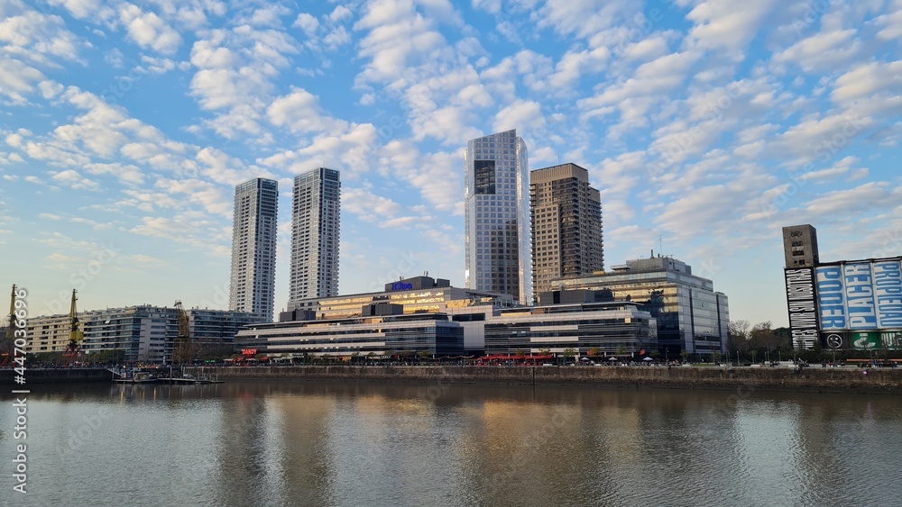 Naklejka premium city skyline