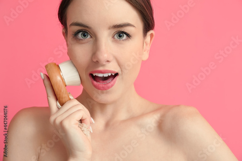 Beautiful surprised young w...