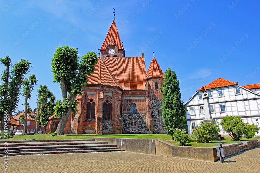 Fototapeta premium Dahlenburg: St.-Johannes-Kirche (1302/1905, Niedersachsen)