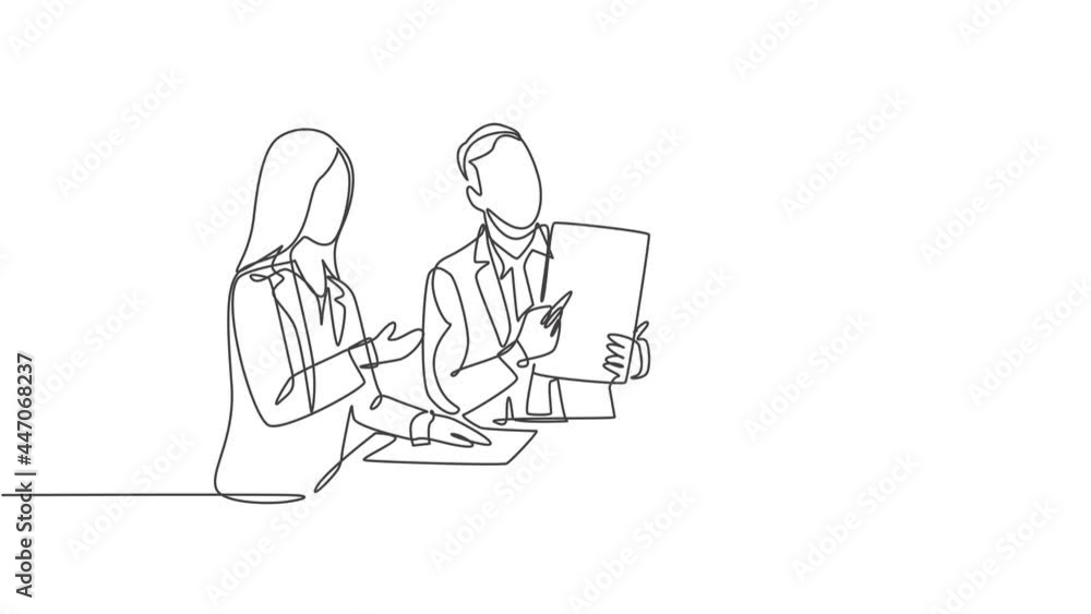 Self drawing animation of one single line draw startup founder explain profit sharing plan to the investors during meeting. Business investment concept continuous line draw. Full length animated. Self drawing animation of one single line draw startup founder explain profit sharing plan to the investors during meeting. Business investment concept continuous line draw. Full length animated.