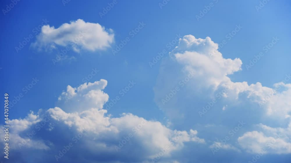 真っ青な夏空に浮かぶ積乱雲 4K UHD 真っ青な夏空に浮かぶ積乱雲 4K UHD