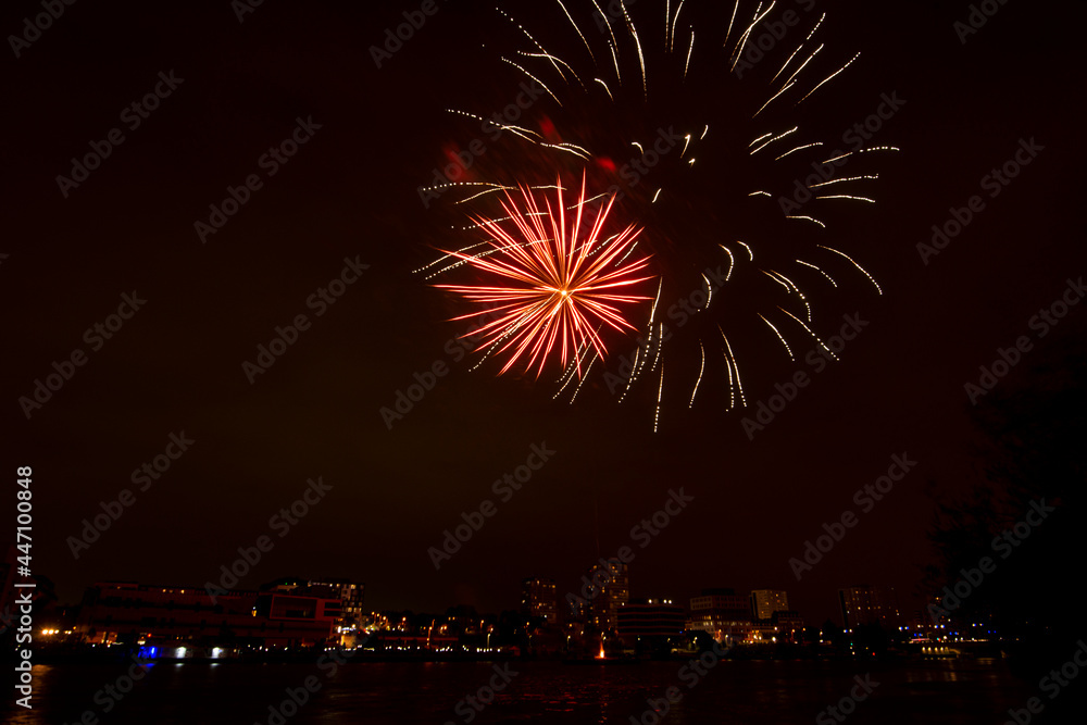 Feu d'artifice , 14 juillet, 2021, Choisy le Roi, 94, Val de Marne Feu d'artifice , 14 juillet, 2021, Choisy le Roi, 94, Val de Marne