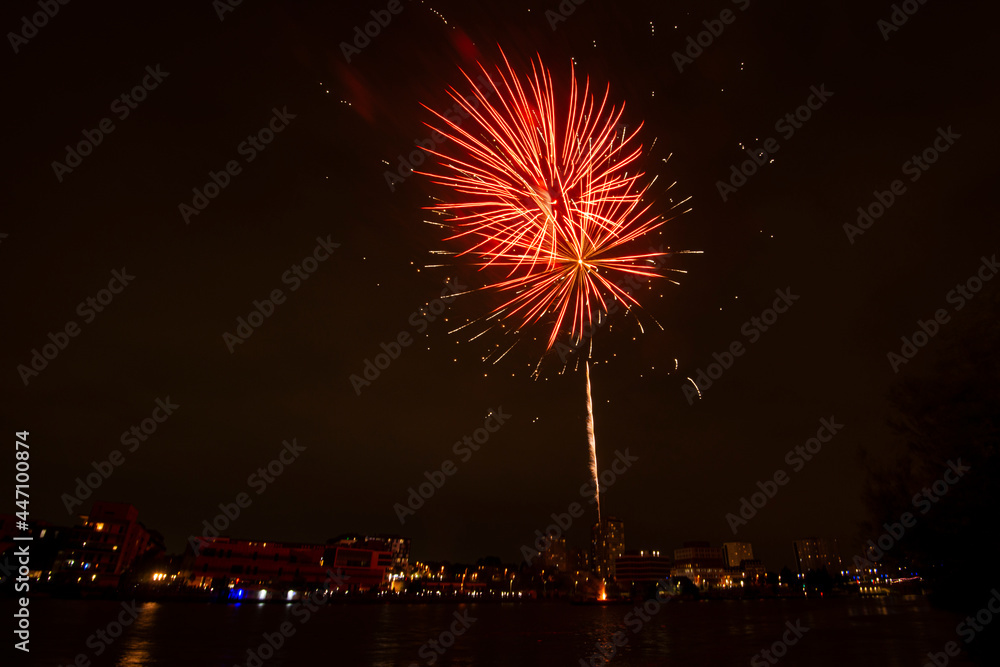 Feu d'artifice , 14 juillet, 2021, Choisy le Roi, 94, Val de Marne Feu d'artifice , 14 juillet, 2021, Choisy le Roi, 94, Val de Marne