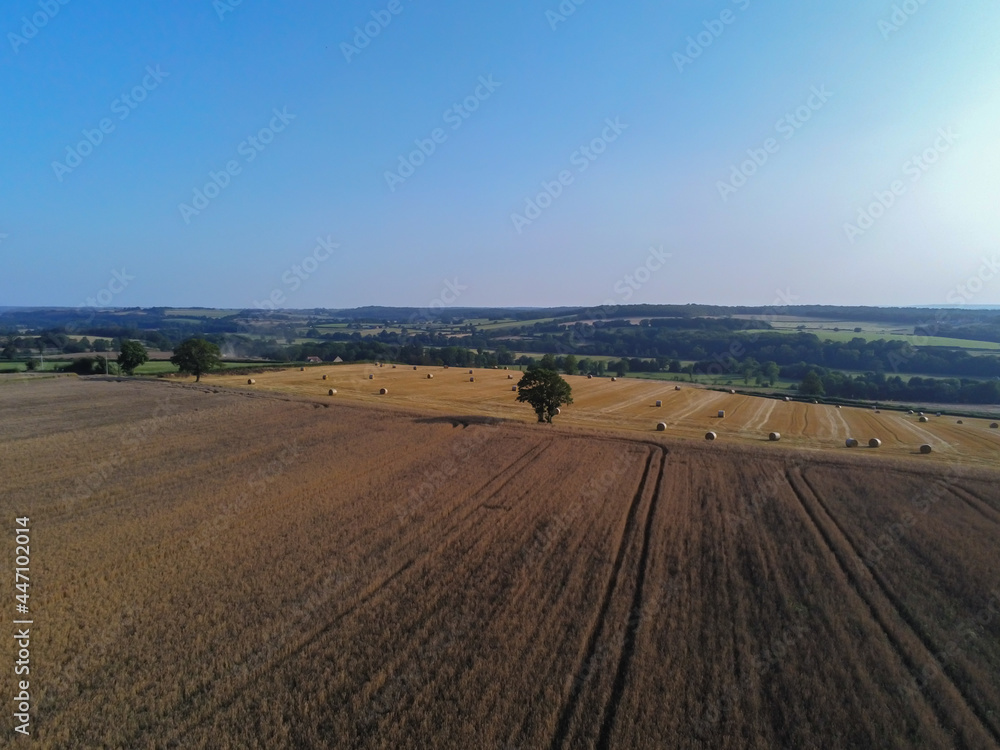 Obraz premium Paysage rural dans la Nièvre, vue aérienne, Bourgogne