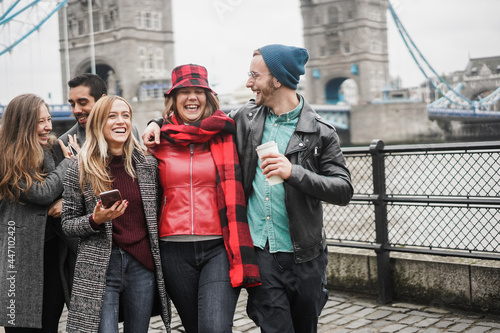Canvas Print Young friends having fun outdoor at the city next Tower Bridge in London - Focus