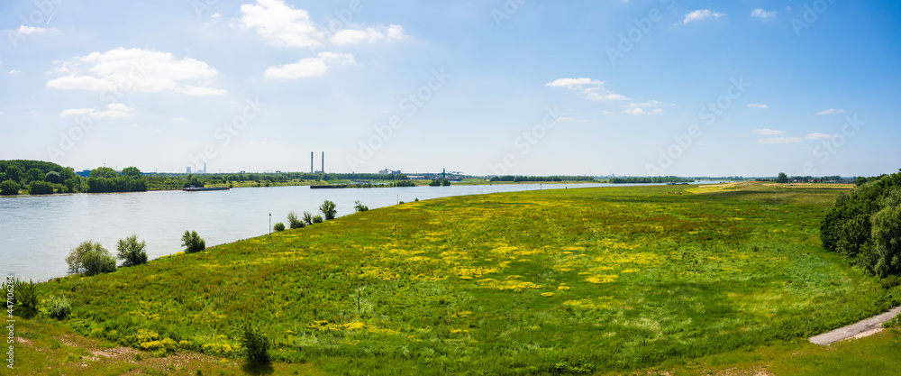 Mündung des Lippeseitenkanals bei Wesel (NRW) in den Rhein