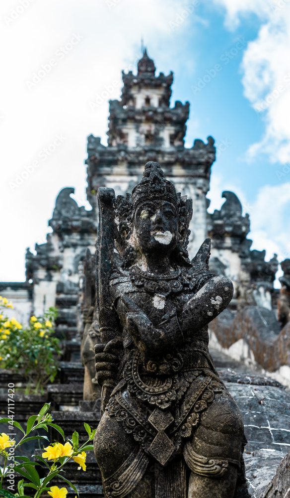 Fototapeta premium Statue Pura Luhur Lempuyang Temple in Amed