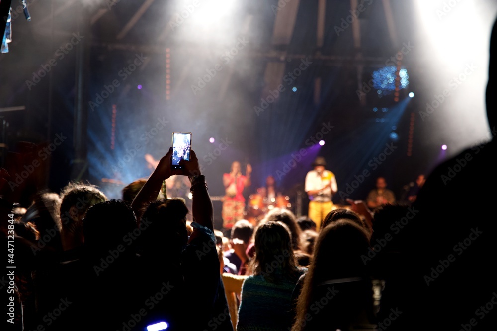 Festival musique - foule smartphone vidéo Festival musique - foule smartphone vidéo