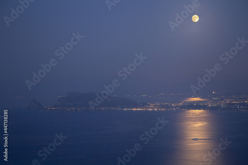 La luna sulle coste Siciliane photo