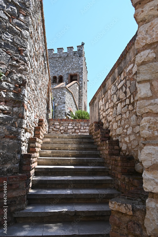 Fototapeta premium Treppe an den Veneziansichen Burg in Butrint Albanien