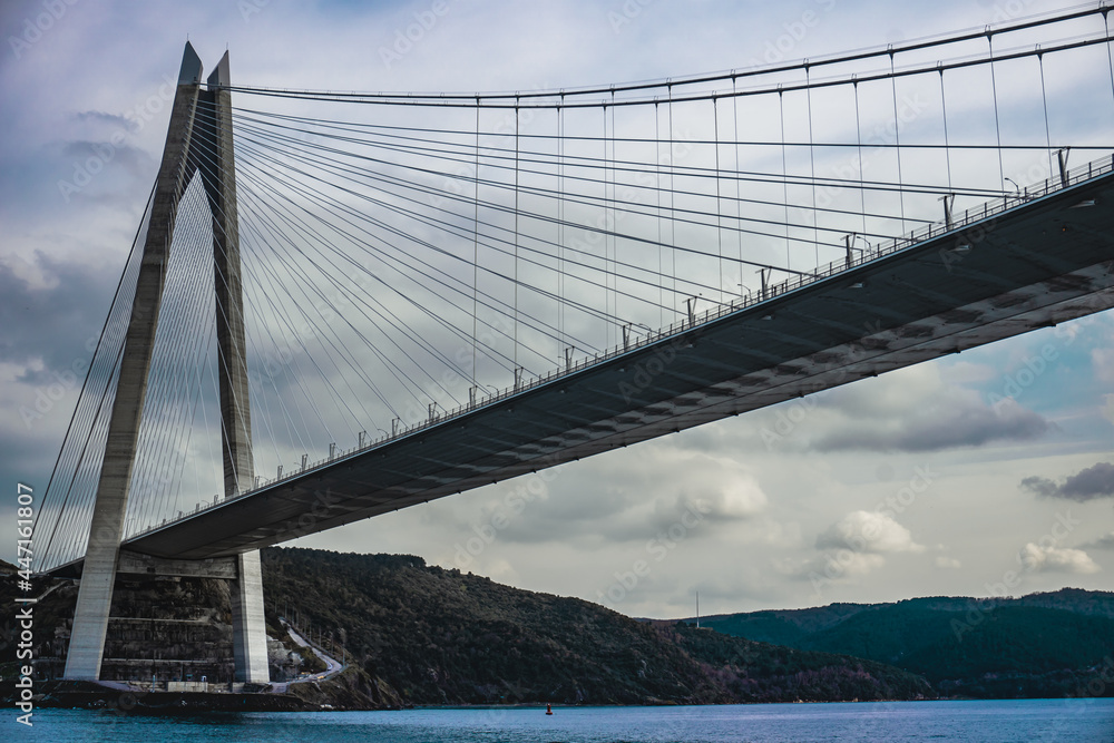 Obraz premium IStanbul Yavuz Sultan selim Bridge, underpassed