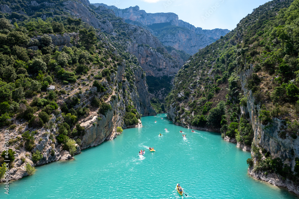 Fototapeta premium National park Grand canyon du Verdon and turquoise waters of mountains lake Sainte Croix and Verdon river, France