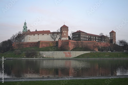 Wawelschloss in Krakow. Wawelhügel. Burg Wawel abends.