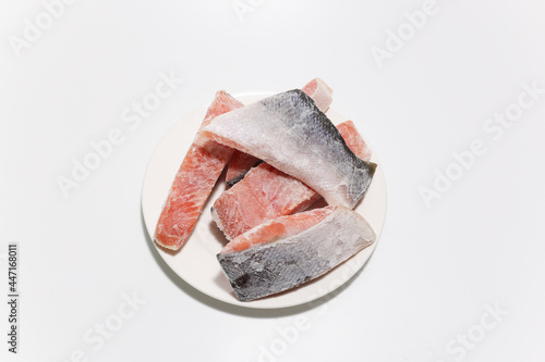冷凍した鮭の切り身