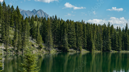 Fototapeta Naklejka Na Ścianę i Meble -  Johnson Lake - Banff