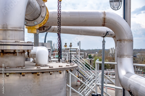 Fotografía neavy duty industrial plant piping