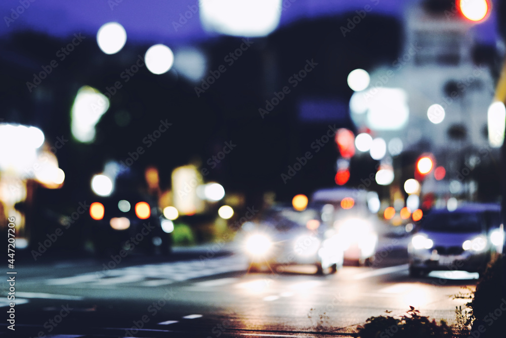 夜の交通道路