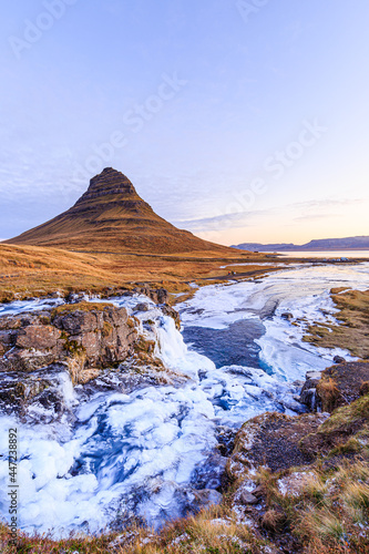 Morgenstimmung am Kirkjufell mit Wasserfall Kirkjufellsfoss, Sonnenaufgang, Snäfellsnes Halbinsel